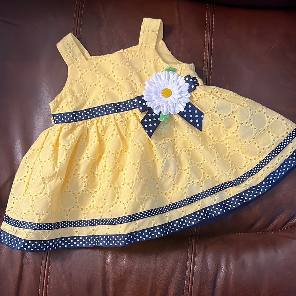 3/6M girls floral dress with tulle/slip layer underneath. $10. NWOT. Never worn!